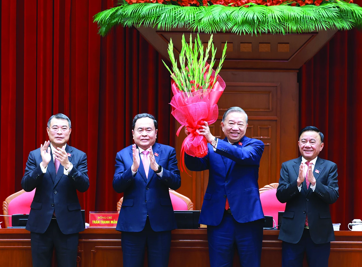 Ban Chấp hành Trung ương Đảng khóa XIV đã thống nhất tuyệt đối bầu đồng chí Tô Lâm, Tổng Bí thư Ban Chấp hành Trung ương Đảng khóa XIII, tiếp tục giữ chức Tổng Bí thư Ban Chấp hành Trung ương Đảng khóa XIV. Ảnh: TTXVN