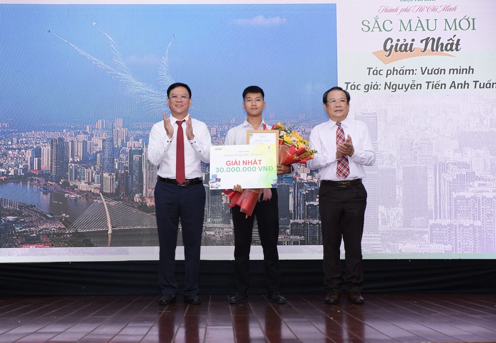 Trao giải cuộc thi TPHCM - Sắc màu mới (3).jpg