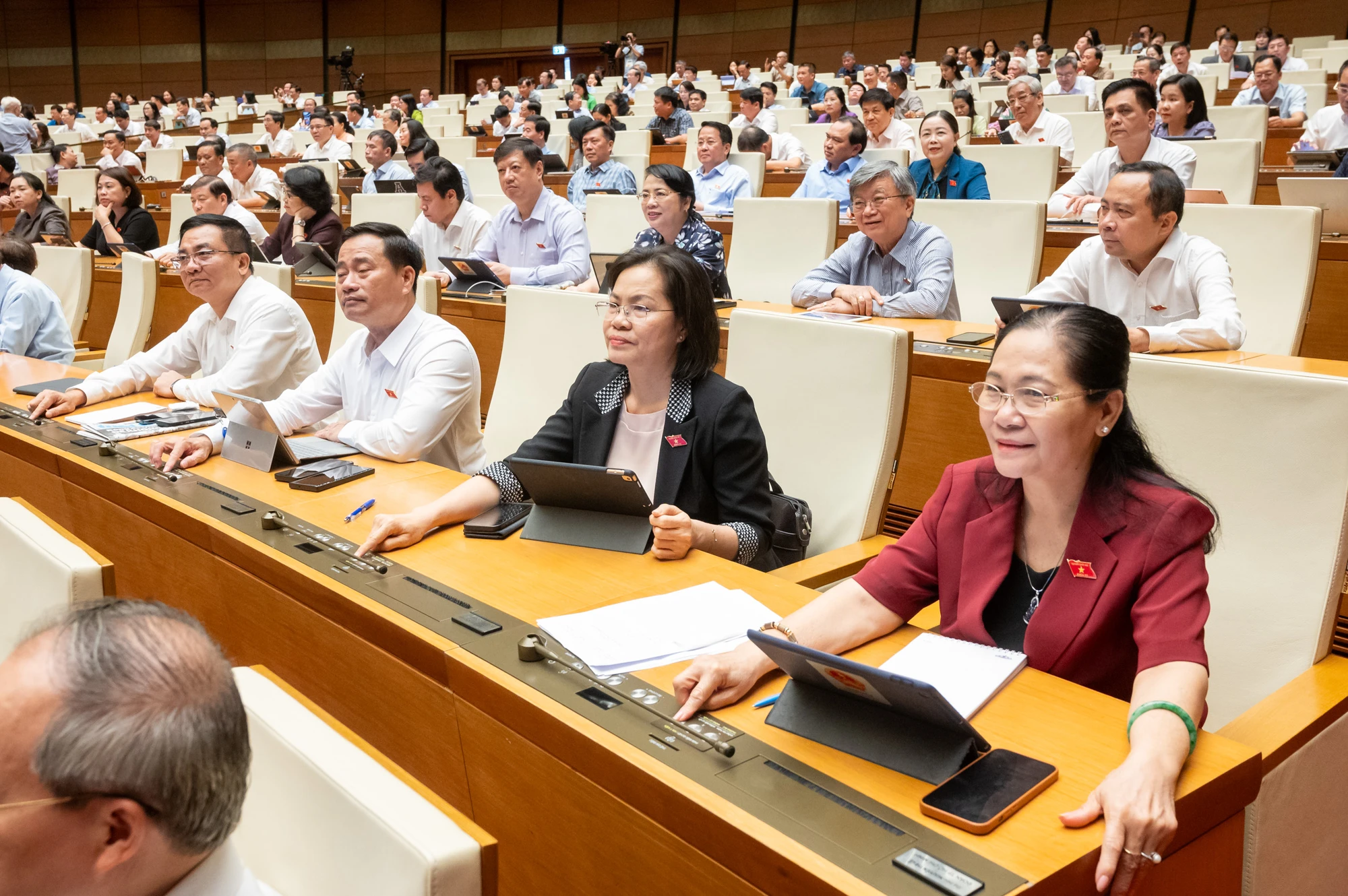 Sức sống mới từ nghị trường Quốc hội - Bài 3: Từ 'trắng đêm' đến thần tốc thể chế hóa