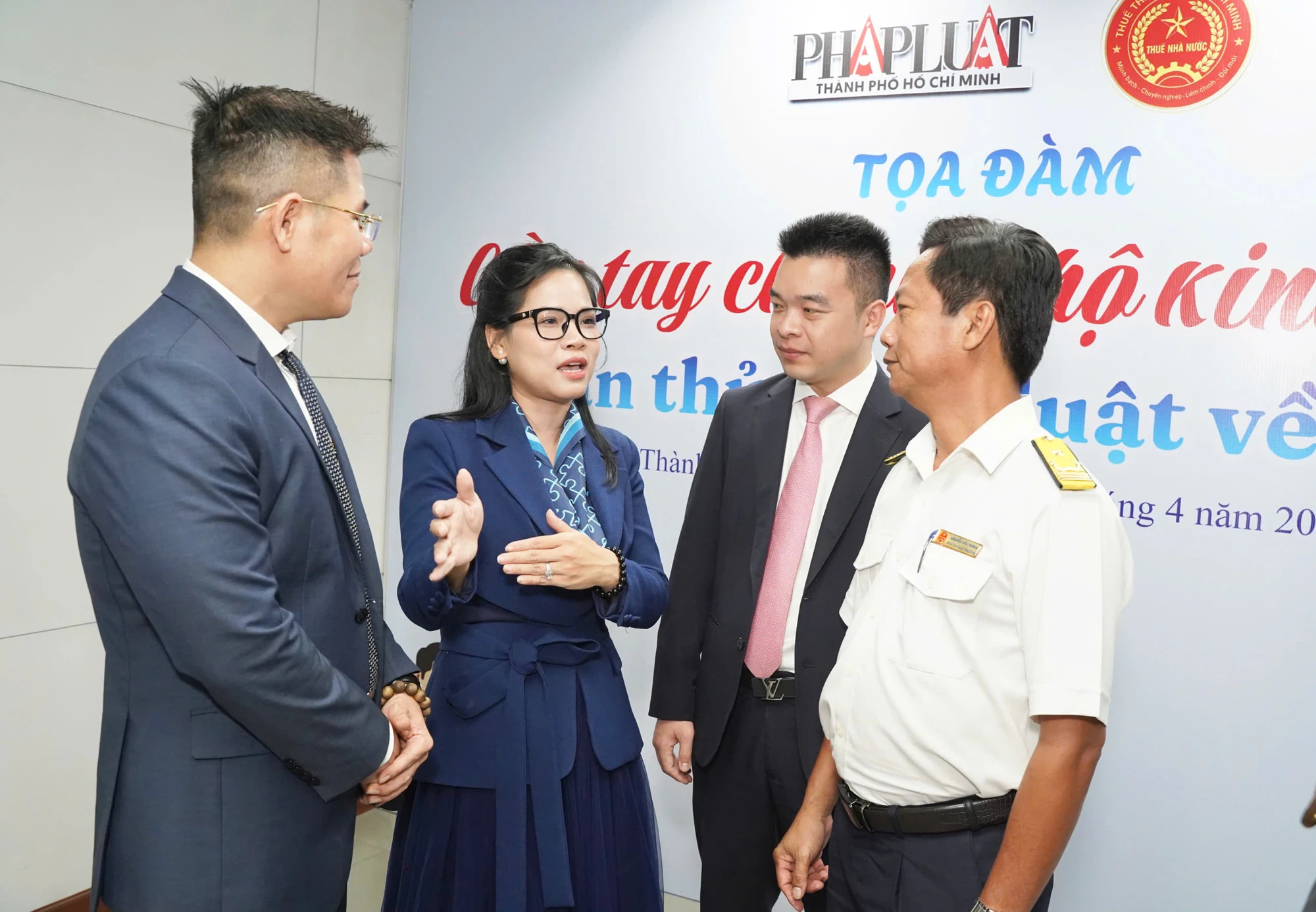 p10-11-anhphu.jpg
