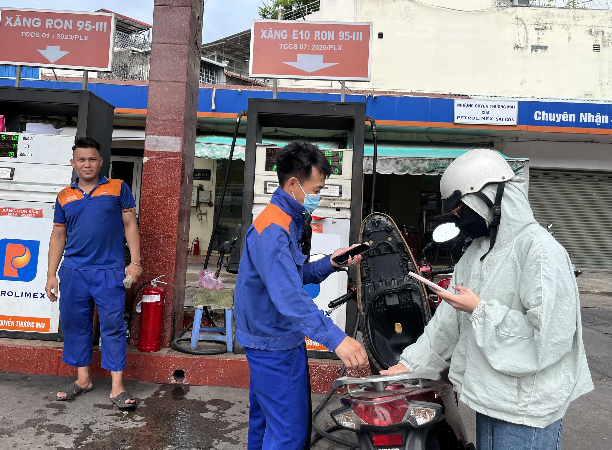 Xăng E10 mang lại lợi ích lớn nhưng vẫn còn rào cản