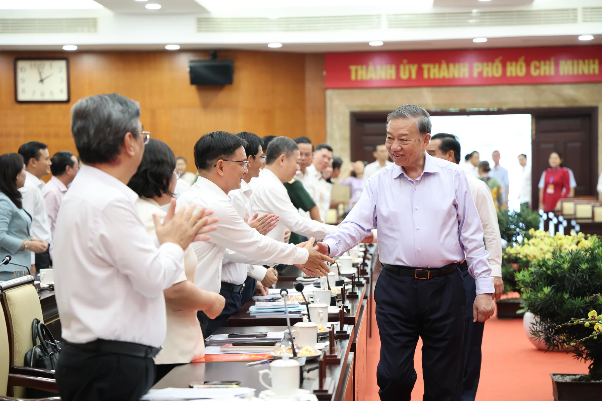 P4+5-Tong-bi-thu-to-lam-nghi-quyet-09.jpg