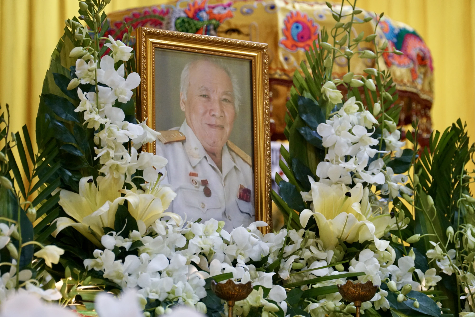 Sáng 10-2, tại tư gia của Đại tá Bùi Văn Tùng, Bí thư Thành ủy TP.HCM Nguyễn Văn Nên, Chủ tịch UBND TP.HCM Phan Văn Mãi, Trưởng ban Tuyên giáo Thành ủy TP.HCM Phan Nguyễn Như Khuê cùng đoàn đại biểu lãnh đạo TP.HCM đã đến viếng và gửi lời chia buồn sâu sắc cùng gia quyến. Ảnh: BẢO PHƯƠNG Sáng 10-2, tại tư gia của Đại tá Bùi Văn Tùng, Bí thư Thành ủy TP.HCM Nguyễn Văn Nên, Chủ tịch UBND TP.HCM Phan Văn Mãi, Trưởng ban Tuyên giáo Thành ủy TP.HCM Phan Nguyễn Như Khuê cùng đoàn đại biểu lãnh đạo TP.HCM đã đến viếng và gửi lời chia buồn sâu sắc cùng gia quyến. Ảnh: BẢO PHƯƠNG