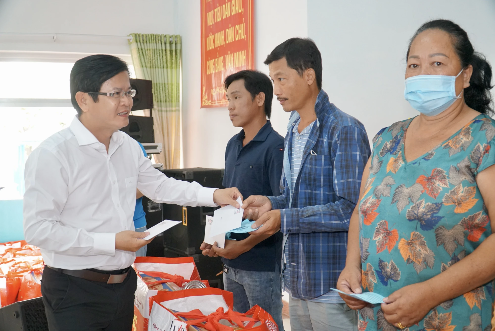 bao-phap-luat-tp-6.JPG