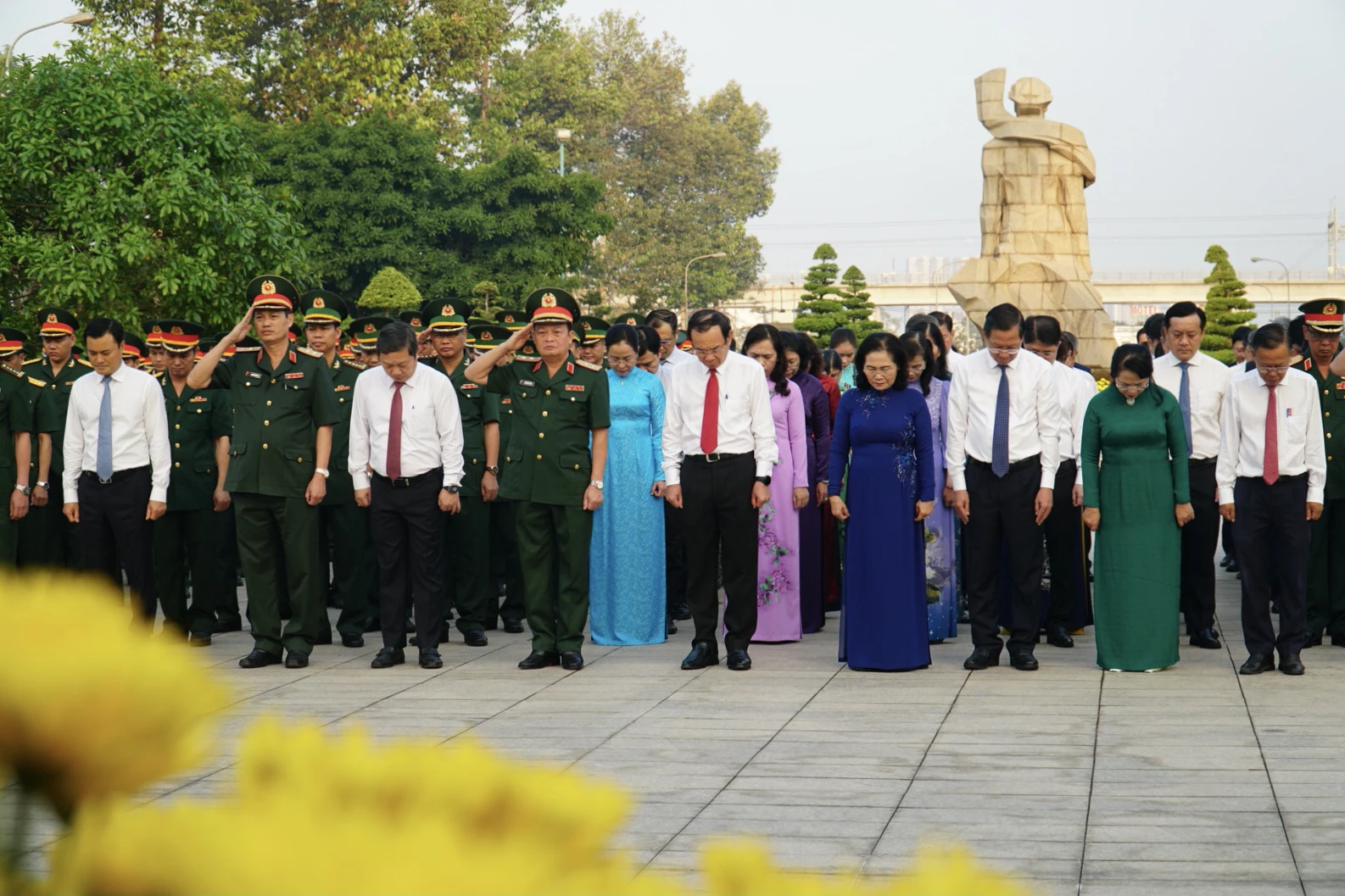 dang-huong-tuong-niem-anh-hung-liet-si-3.JPG