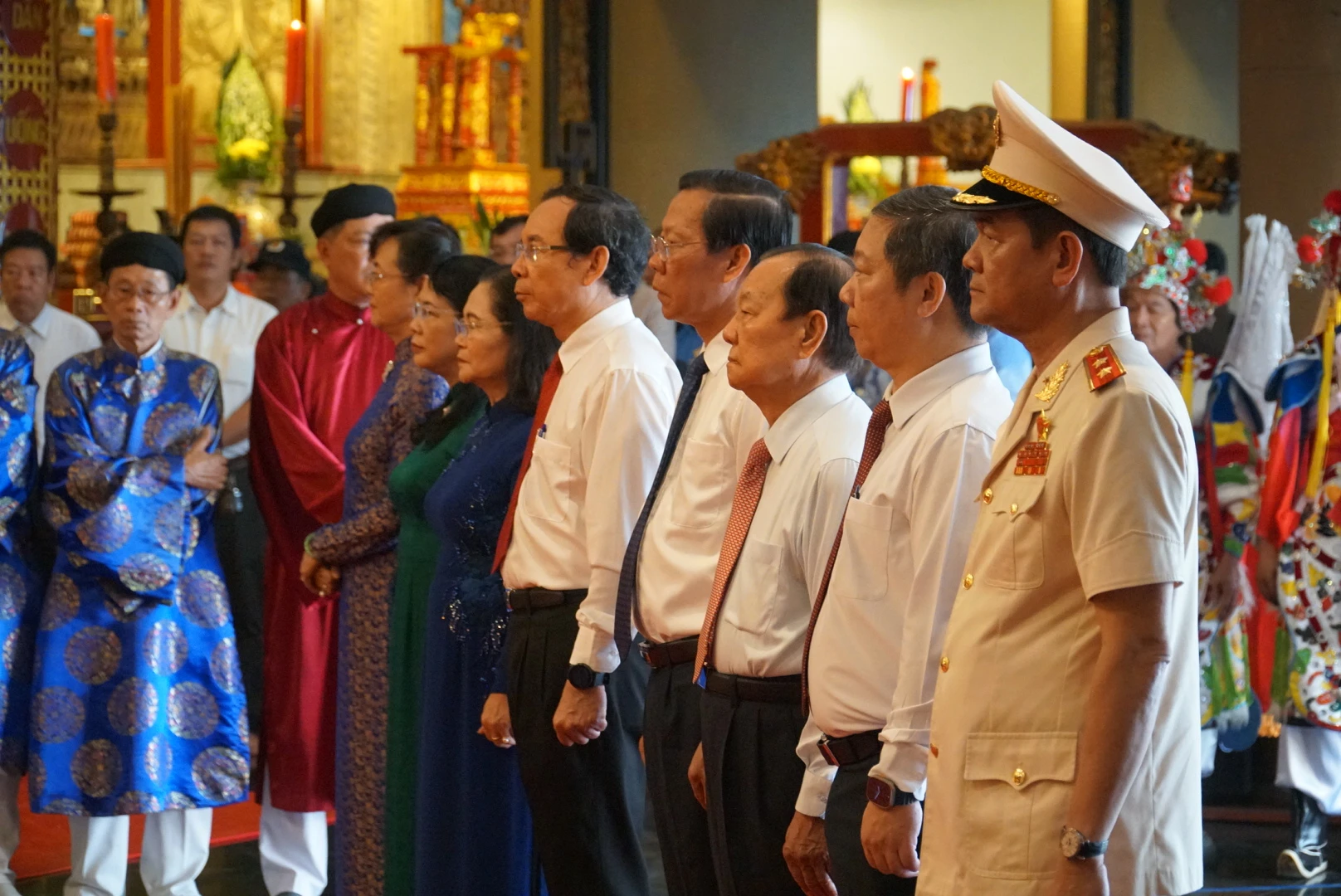 dang-huong-tuong-niem-anh-hung-liet-si-6.JPG