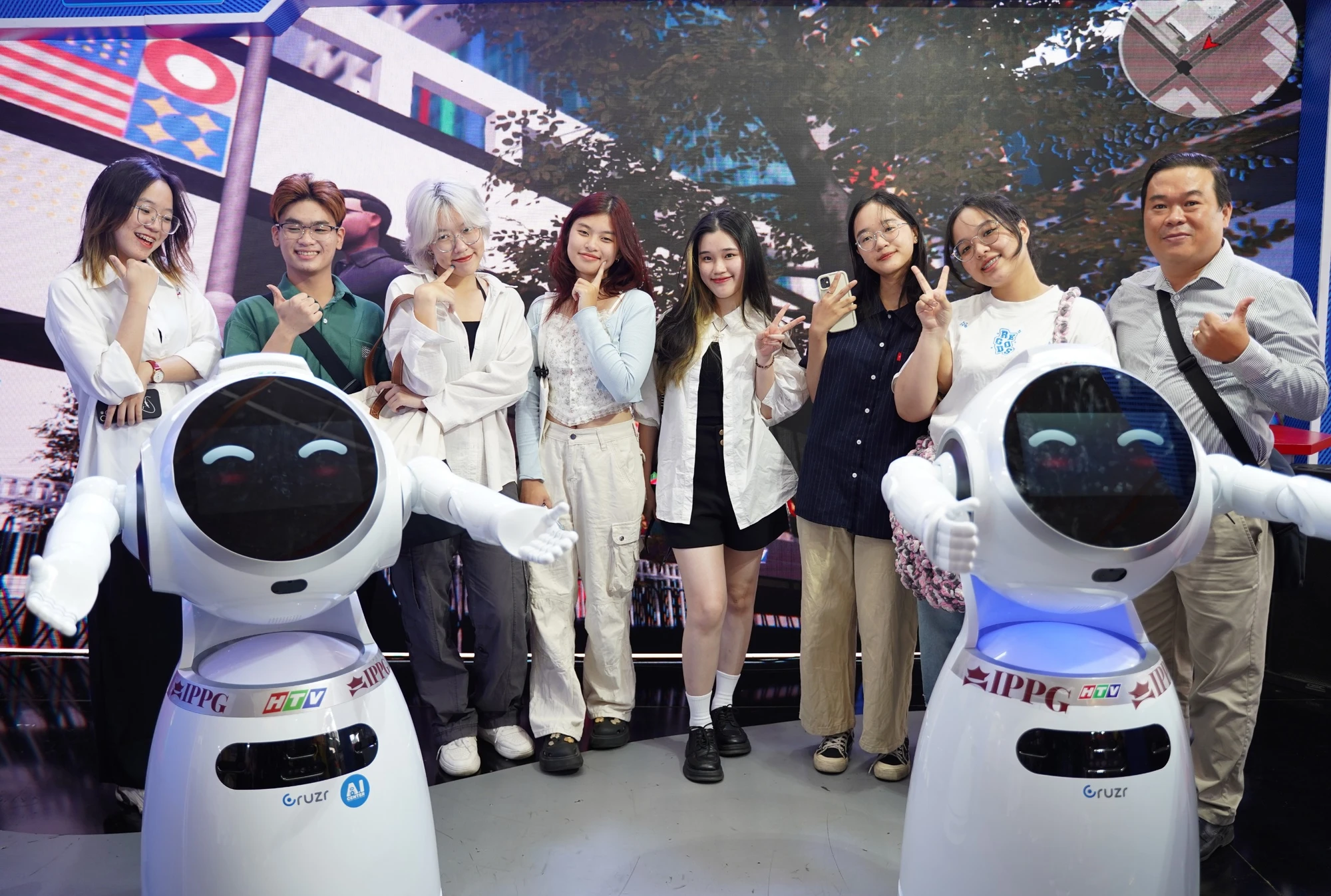 Trải nghiệm nhiều công nghệ hiện đại tại Hội báo toàn quốc 2024