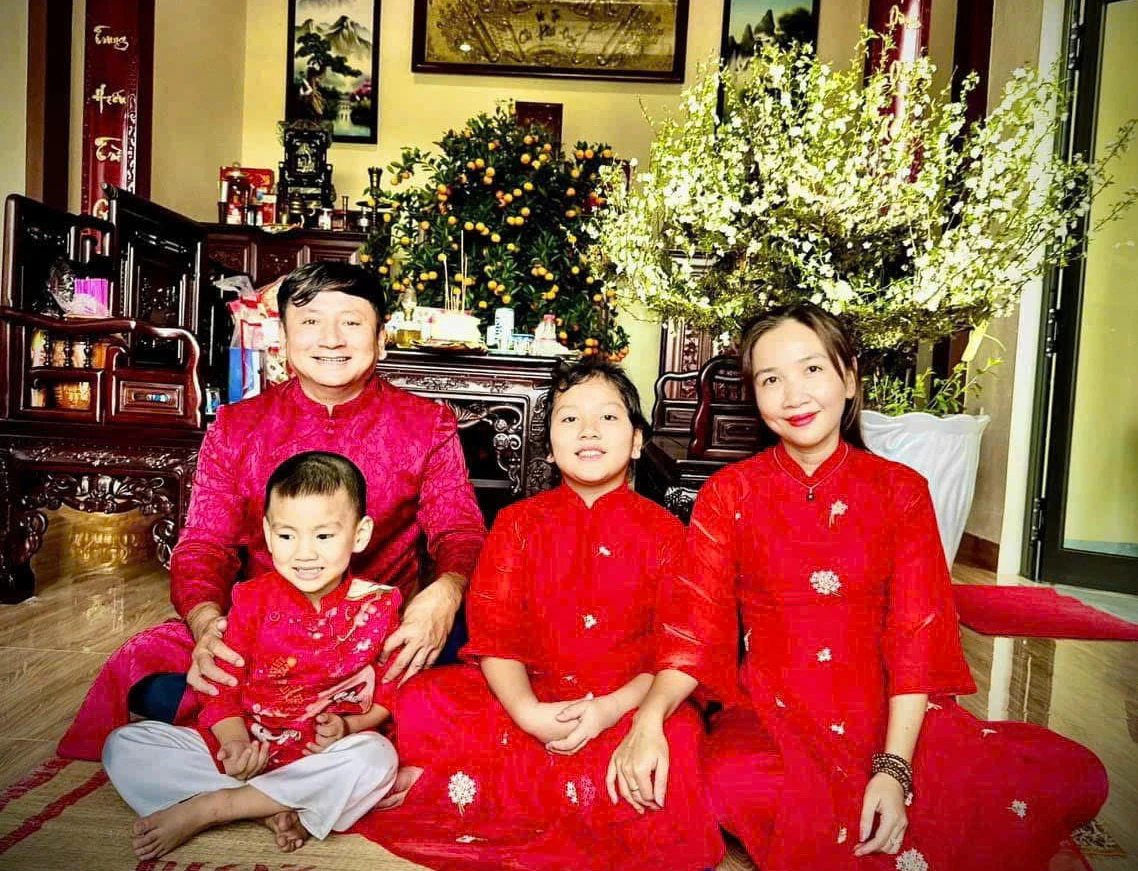 chuyen-xe-cuoi-nam-cua-idol-bong-da-phong-trao-gia-cat-dan-mach (1).jpg