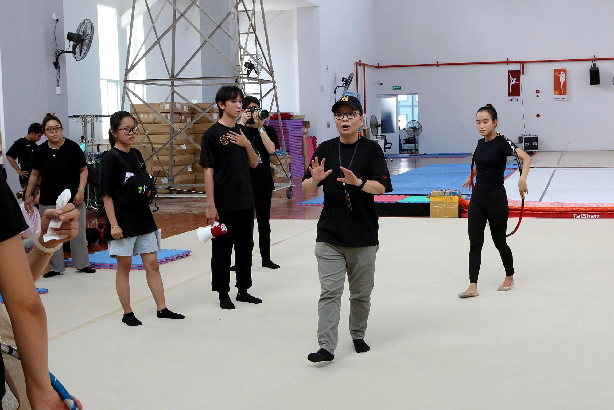 doc-la-nu-phong-vien-tran-tran-lam-phim-ve-goc-khuat-cua-nha-vo-dich (6).jpg