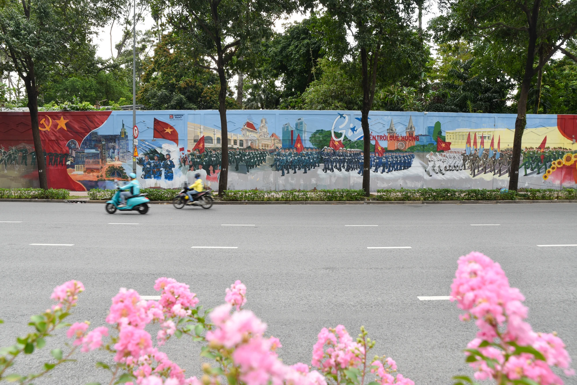 Khối diễu binh, tranh bích hoạ