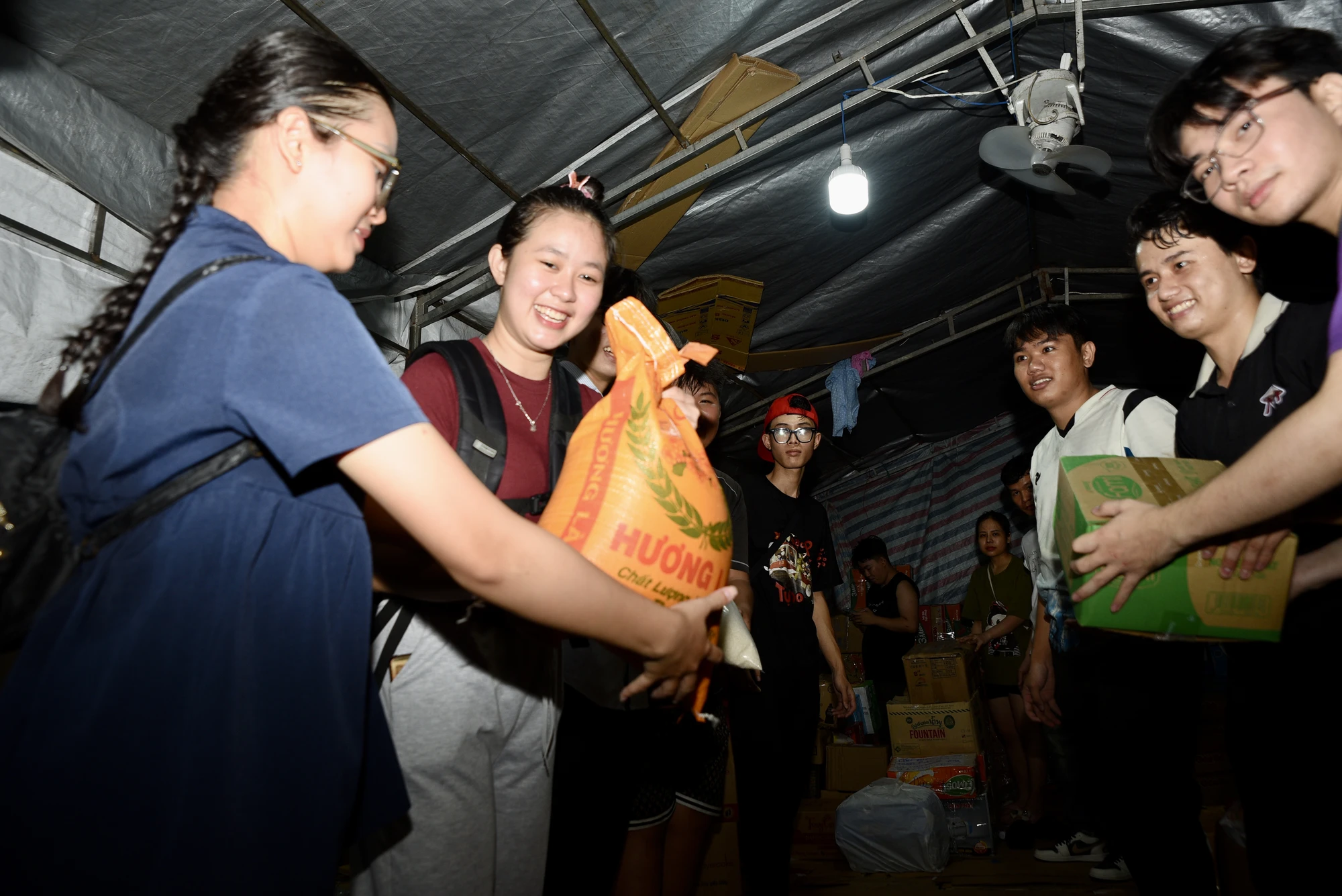 đồng bào vùng lũ, Người dân TP.HCM ủng hộ đồng bào vùng lũ,