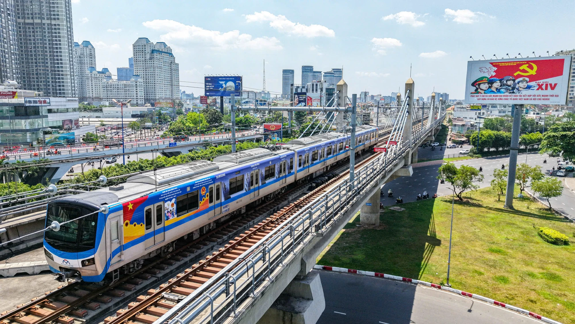 TP.HCM rực rỡ cờ hoa chào mừng ngày hội bầu cử 15-3