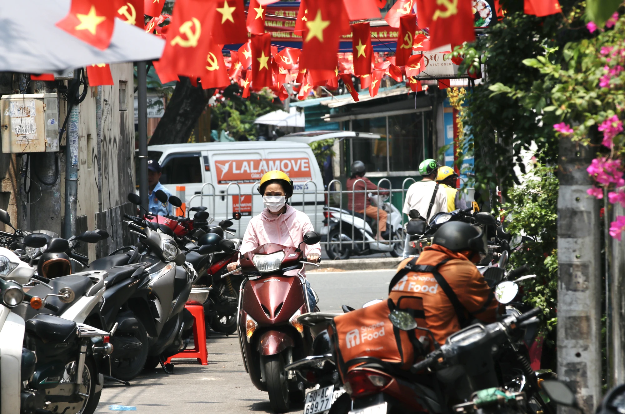 bầu cử-cờ hoa- đại biểu- TP.HCM- khẩu hiệu (8).jpg