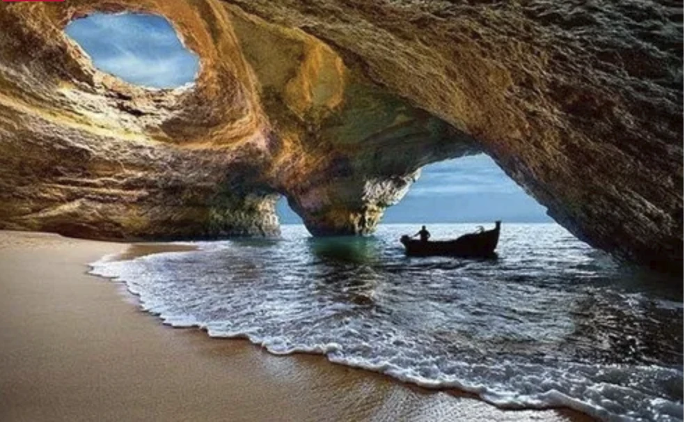 Hang động Algarve ở Bồ Đào Nha. Hang động Algarve ở Bồ Đào Nha.