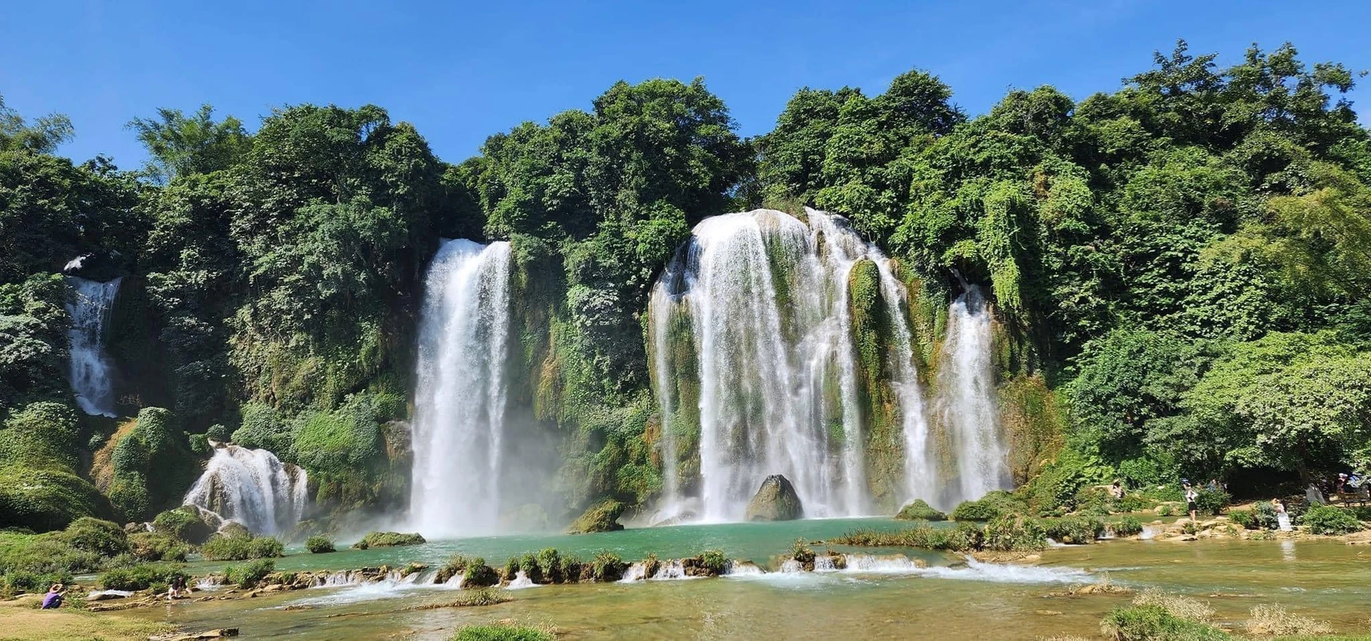 Một phần thác phụ của thác Bản Giốc. Một phần thác phụ của thác Bản Giốc.