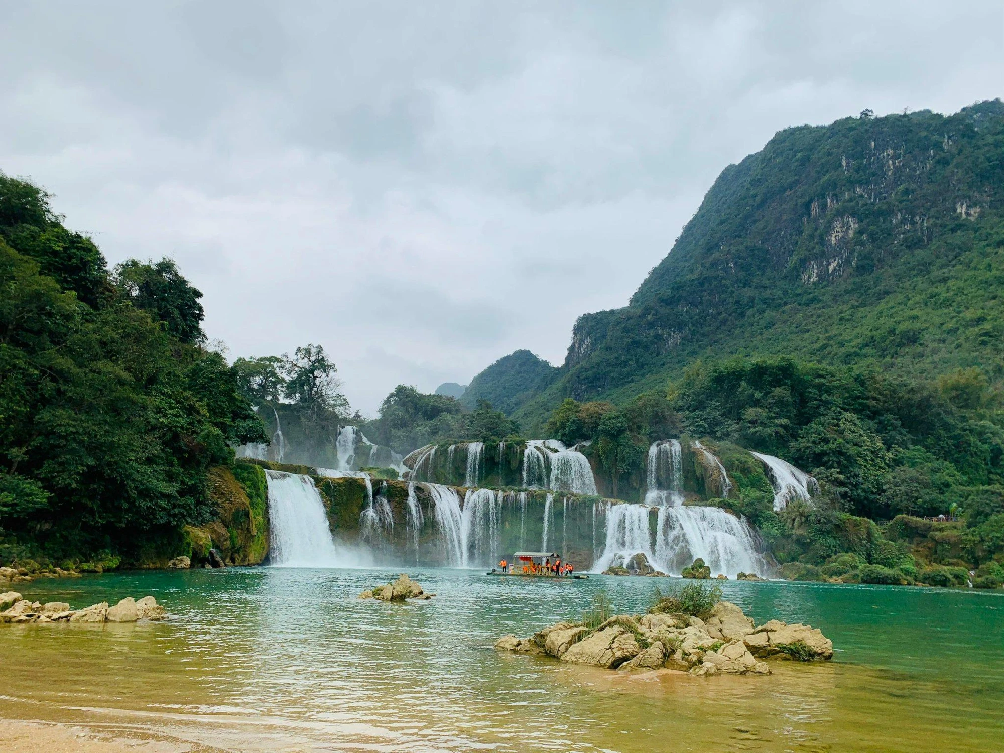 Du khách cũng có thể đi vào mùa khô từ tháng 10 đến tận tháng 5 năm sau. Thời điểm này, tiết trời trong xanh và khí hậu vô cùng mát mẻ. Du khách cũng có thể đi vào mùa khô từ tháng 10 đến tận tháng 5 năm sau. Thời điểm này, tiết trời trong xanh và khí hậu vô cùng mát mẻ.