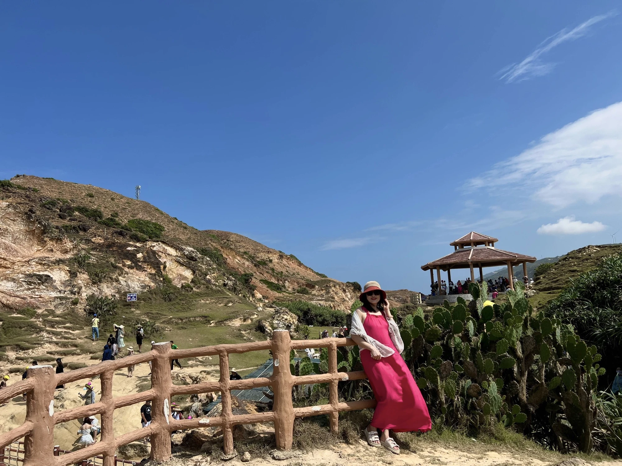 Du khách được hoà mình vào thiên nhiên với vẻ đẹp hoang sơ nơi đây. Ảnh: HIỀN NGUYỄN. Du khách được hoà mình vào thiên nhiên với vẻ đẹp hoang sơ nơi đây. Ảnh: HIỀN NGUYỄN.