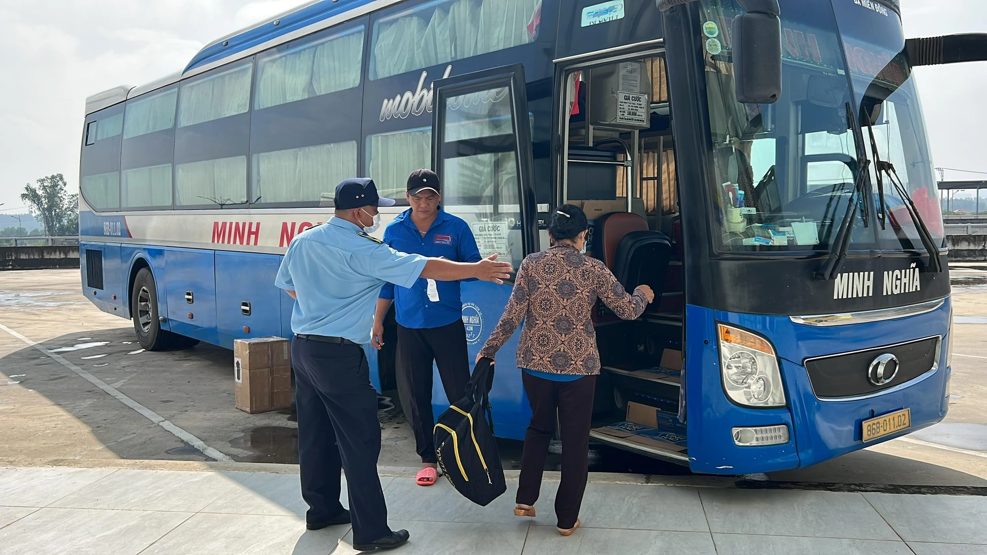 Hành khách xuất bến từ BXMĐ mới. Ảnh: ĐT. Hành khách xuất bến từ BXMĐ mới. Ảnh: ĐT.