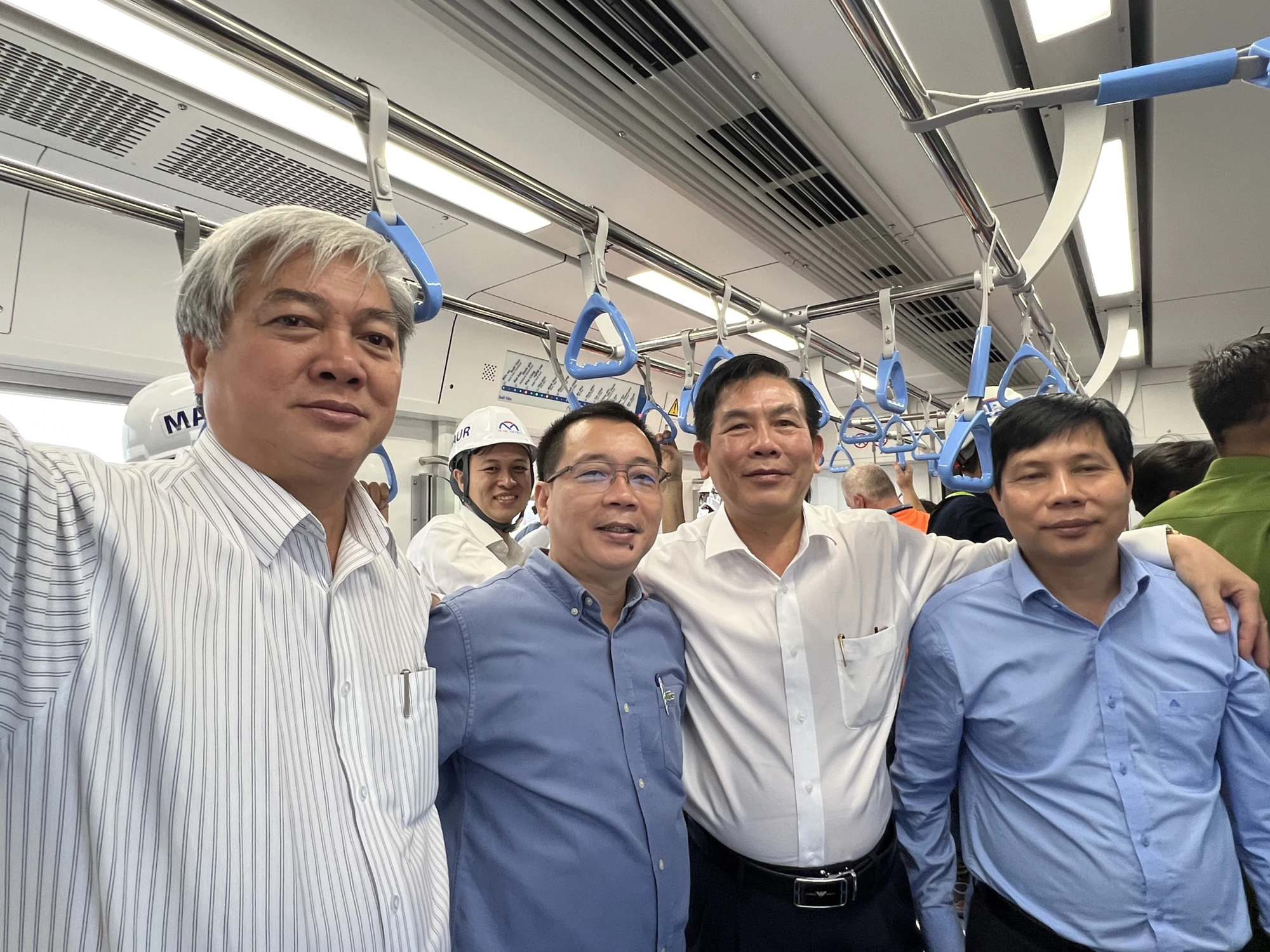 Lãnh đạo Sở GTVT, Ban Giao thông tham tham gia lễ chạy thử tuyến metro số 1. Lãnh đạo Sở GTVT, Ban Giao thông tham tham gia lễ chạy thử tuyến metro số 1.