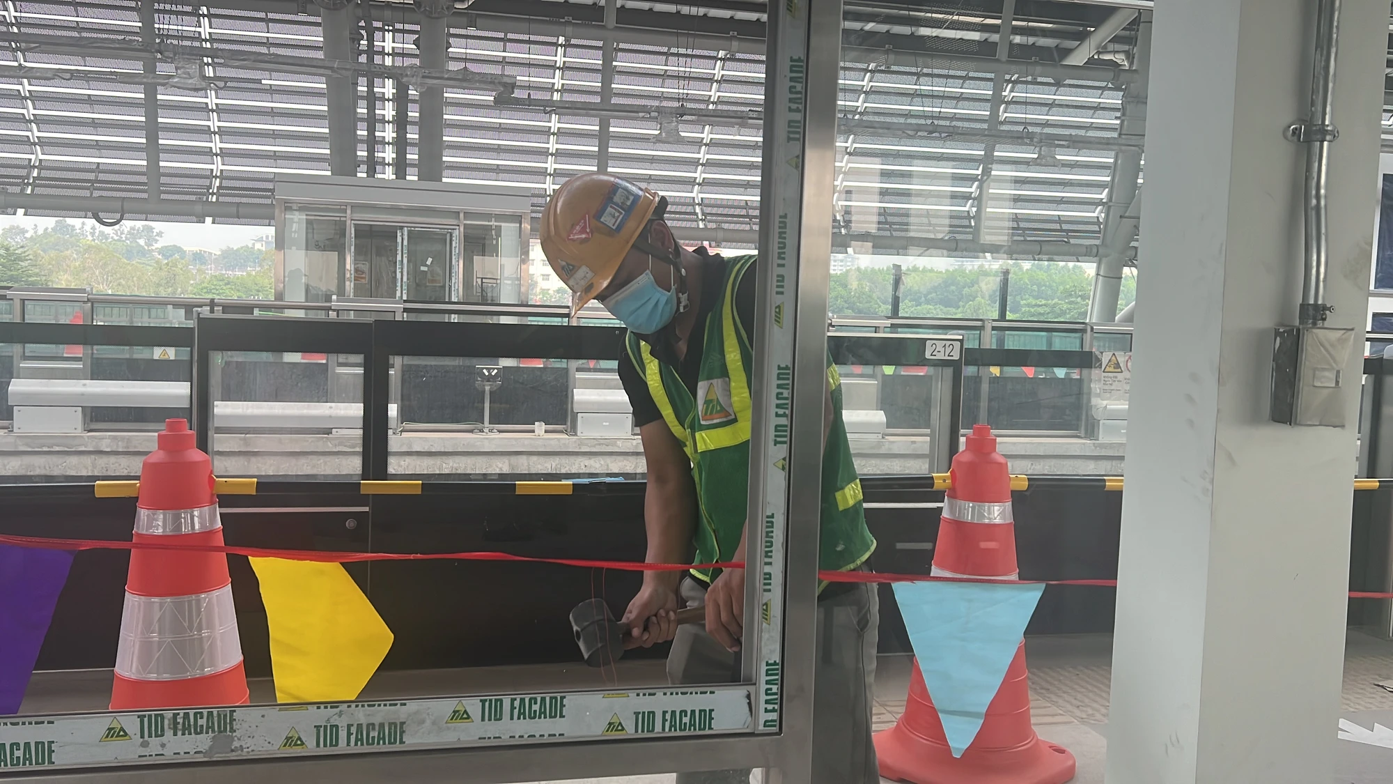 Các công nhân sẽ làm việc tới ngày 28 tháng Chạp. Ảnh: ĐÀO TRANG.