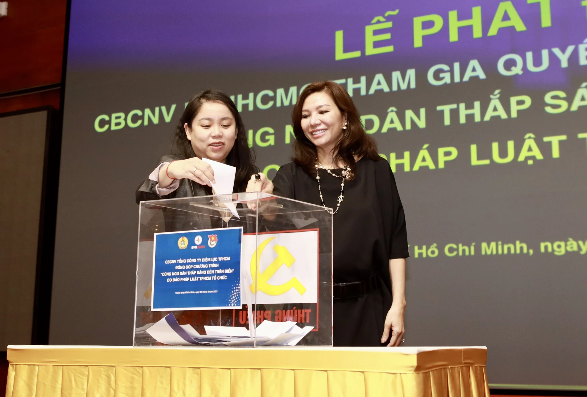 Đặc biệt, chương trình cũng nhận được sự ủng hộ của những khách mời khác. Ảnh: NGUYỆT NHI. Đặc biệt, chương trình cũng nhận được sự ủng hộ của những khách mời khác. Ảnh: NGUYỆT NHI.