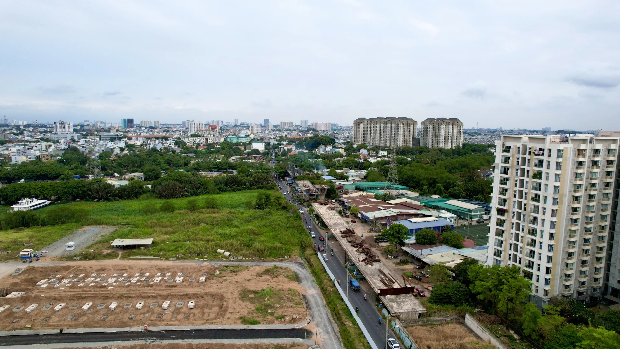 Dự kiến tới quý II-2024 sẽ hoàn thành dự án cầu Nam Lý. Ảnh: Nguyễn Tiến. Dự kiến tới quý II-2024 sẽ hoàn thành dự án cầu Nam Lý. Ảnh: Nguyễn Tiến.