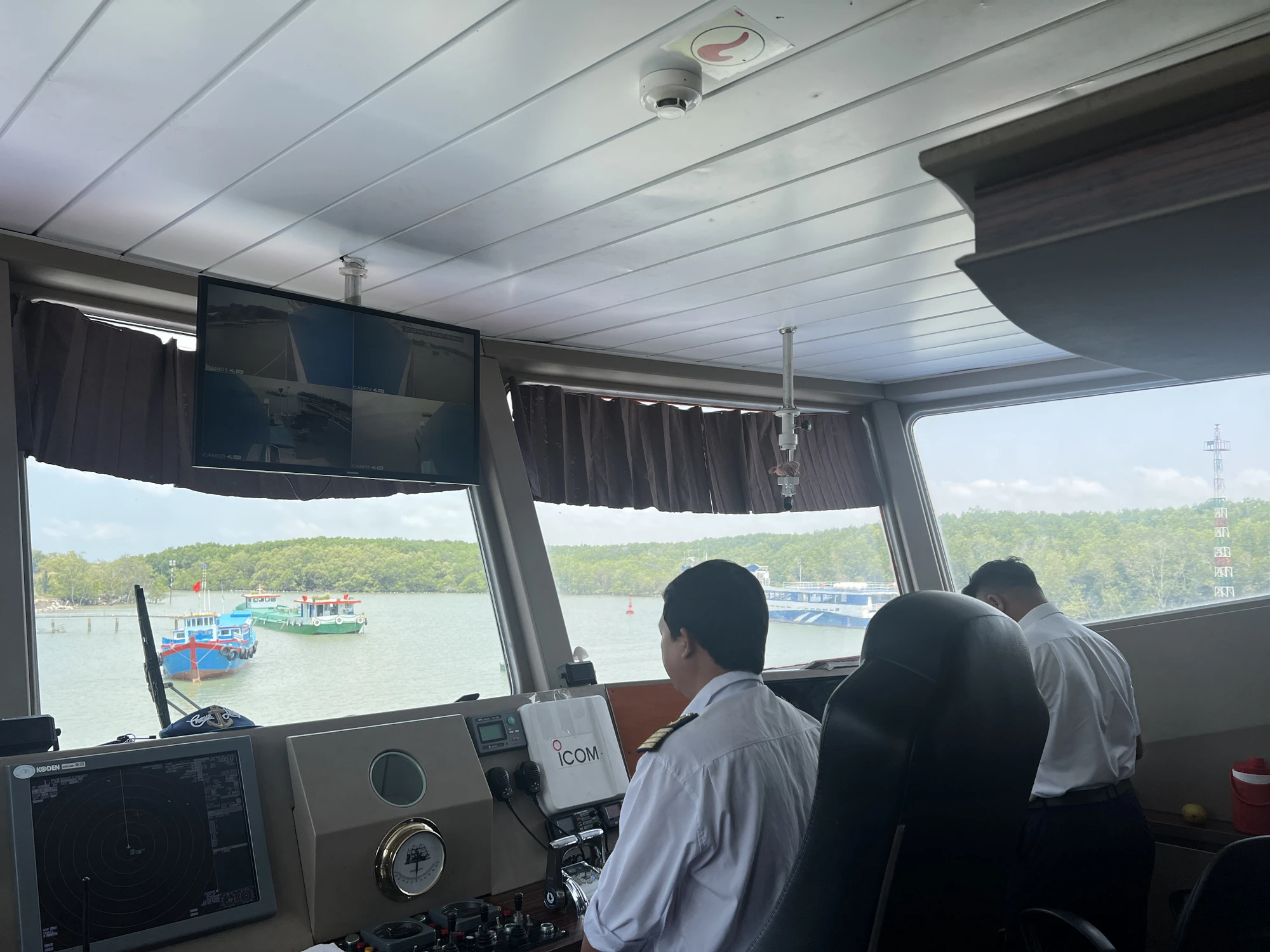 Bên cạnh đó là các phương án khử khuẩn, phòng chống dịch của các đơn vị vận tải đường thủy... Trường hợp các đơn vị không đảm bảo các điều kiện trên sẽ không được xuất bến. Ảnh: ĐÀO TRANG. Bên cạnh đó là các phương án khử khuẩn, phòng chống dịch của các đơn vị vận tải đường thủy... Trường hợp các đơn vị không đảm bảo các điều kiện trên sẽ không được xuất bến. Ảnh: ĐÀO TRANG.