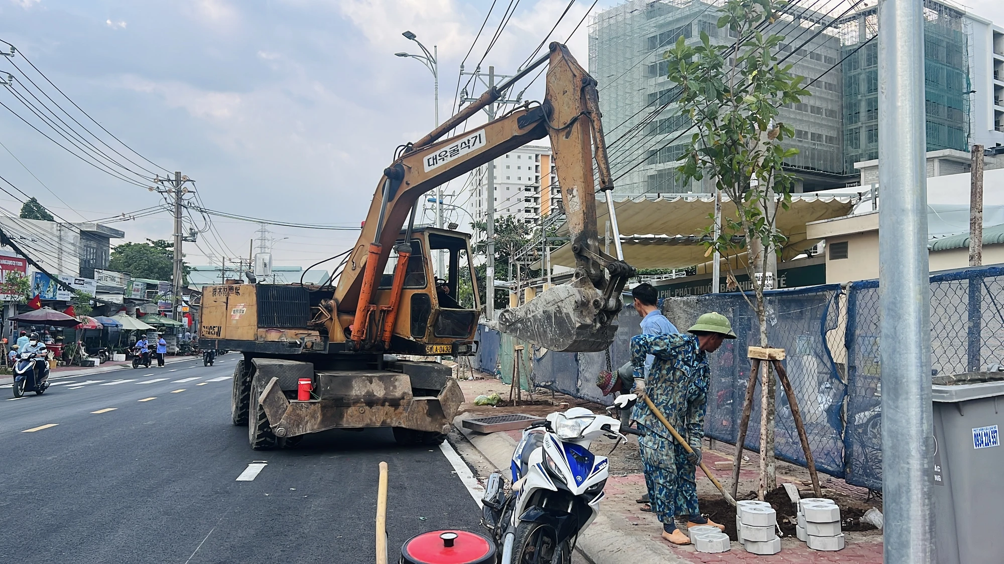 Dự án Lê Văn Chí được mở rộng đã giải quyết nhu cầu giao thông ngày càng tăng trong khu vực. Không chỉ vậy, dự án còn giải quyết việc thoát nước trong khu vực, tạo mỹ quan đô thị, an toàn cho người dân. Dự án Lê Văn Chí được mở rộng đã giải quyết nhu cầu giao thông ngày càng tăng trong khu vực. Không chỉ vậy, dự án còn giải quyết việc thoát nước trong khu vực, tạo mỹ quan đô thị, an toàn cho người dân.