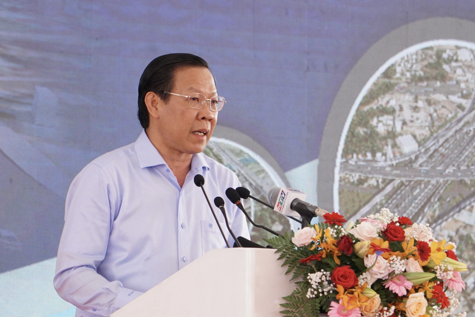 Chủ tịch UBND TP.HCM Phan Văn Mãi phát biểu tại lễ khởi công. Ảnh: Nhật Diễm Chủ tịch UBND TP.HCM Phan Văn Mãi phát biểu tại lễ khởi công. Ảnh: Nhật Diễm