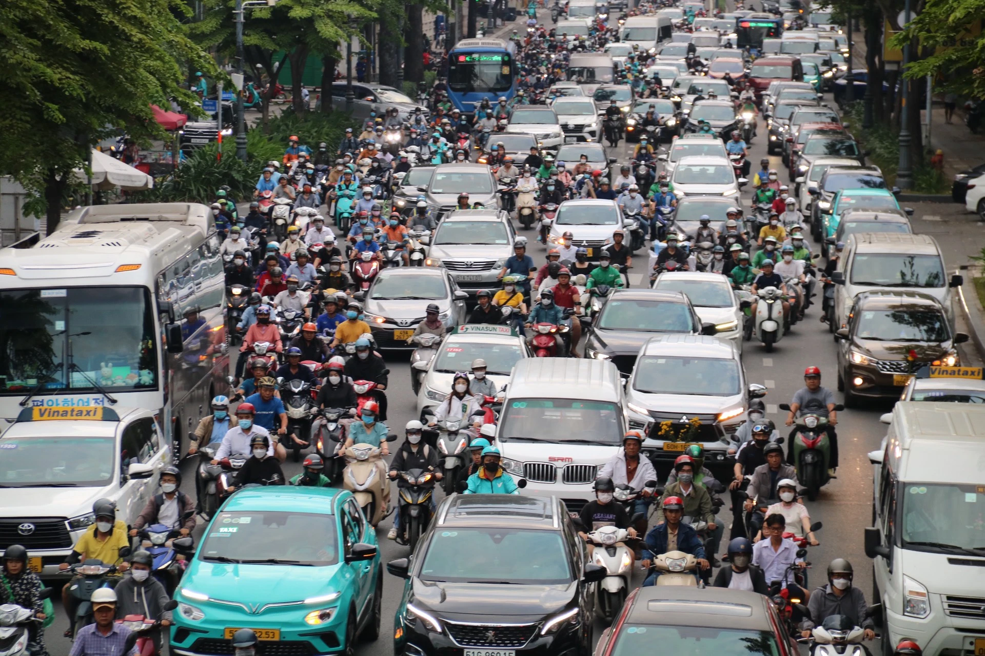 cua-ngo-tan-son-nhat-15-9127.jpg