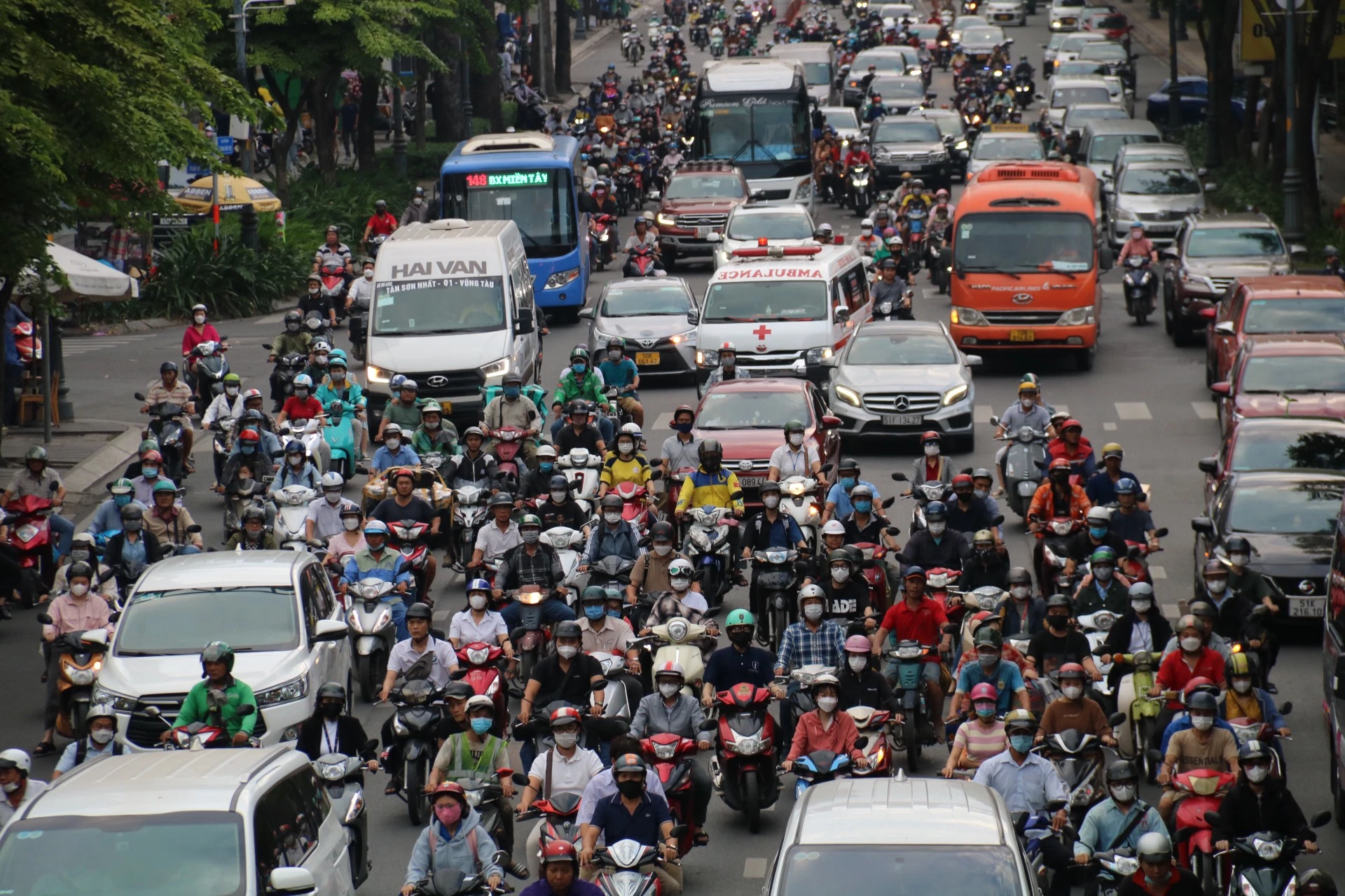 cua-ngo-tan-son-nhat-18-8254.jpg