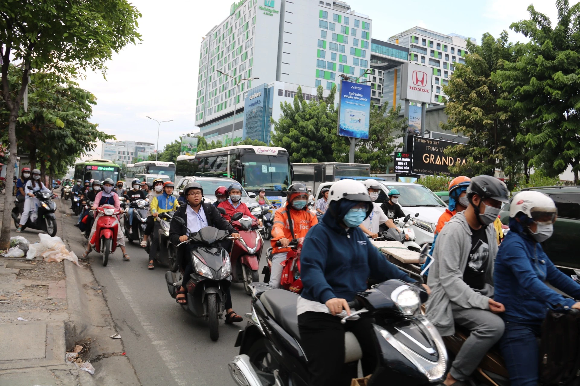 cua-ngo-tan-son-nhat-26-2458.jpg