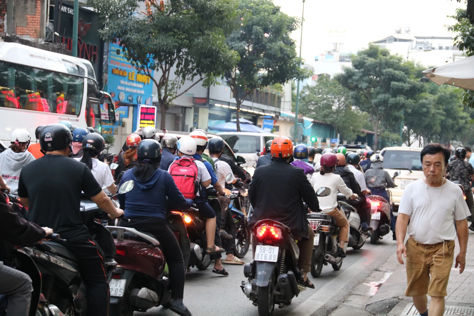 cua-ngo-tan-son-nhat-6-6185.jpg
