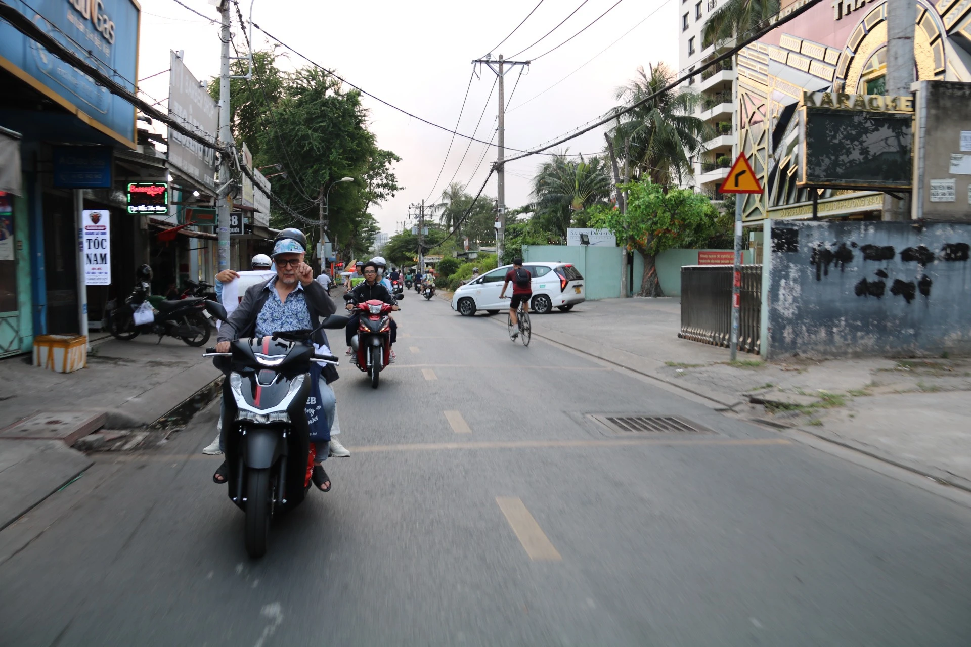 duong-ung-van-khiem-12.jpg