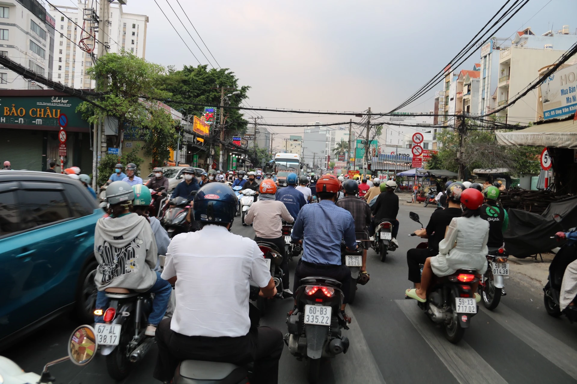 duong-ung-van-khiem-3.jpg