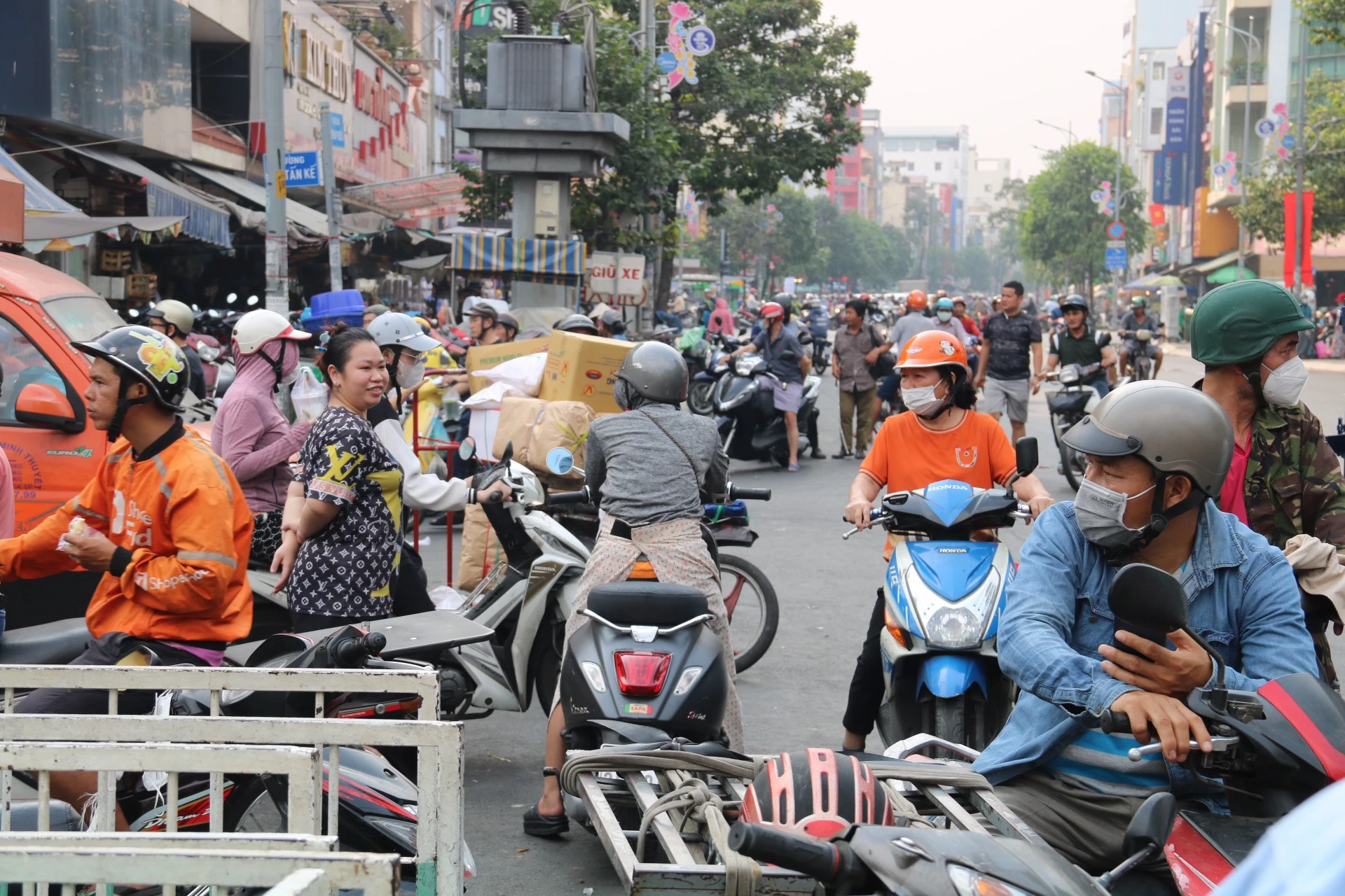 pho-dem-cho-lon-1.jpg
