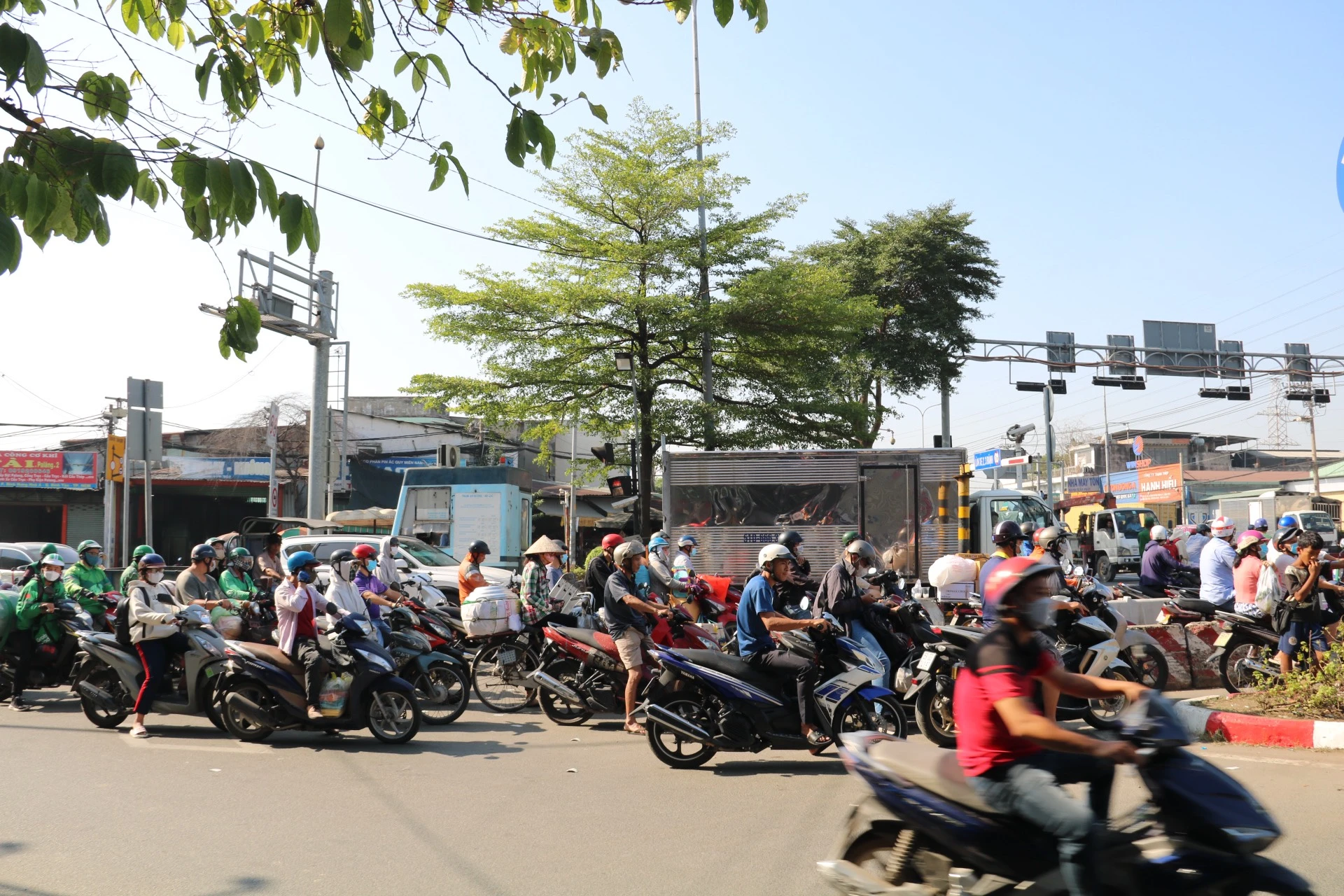 diem-den-tai-nan-giao-thong-20.jpg