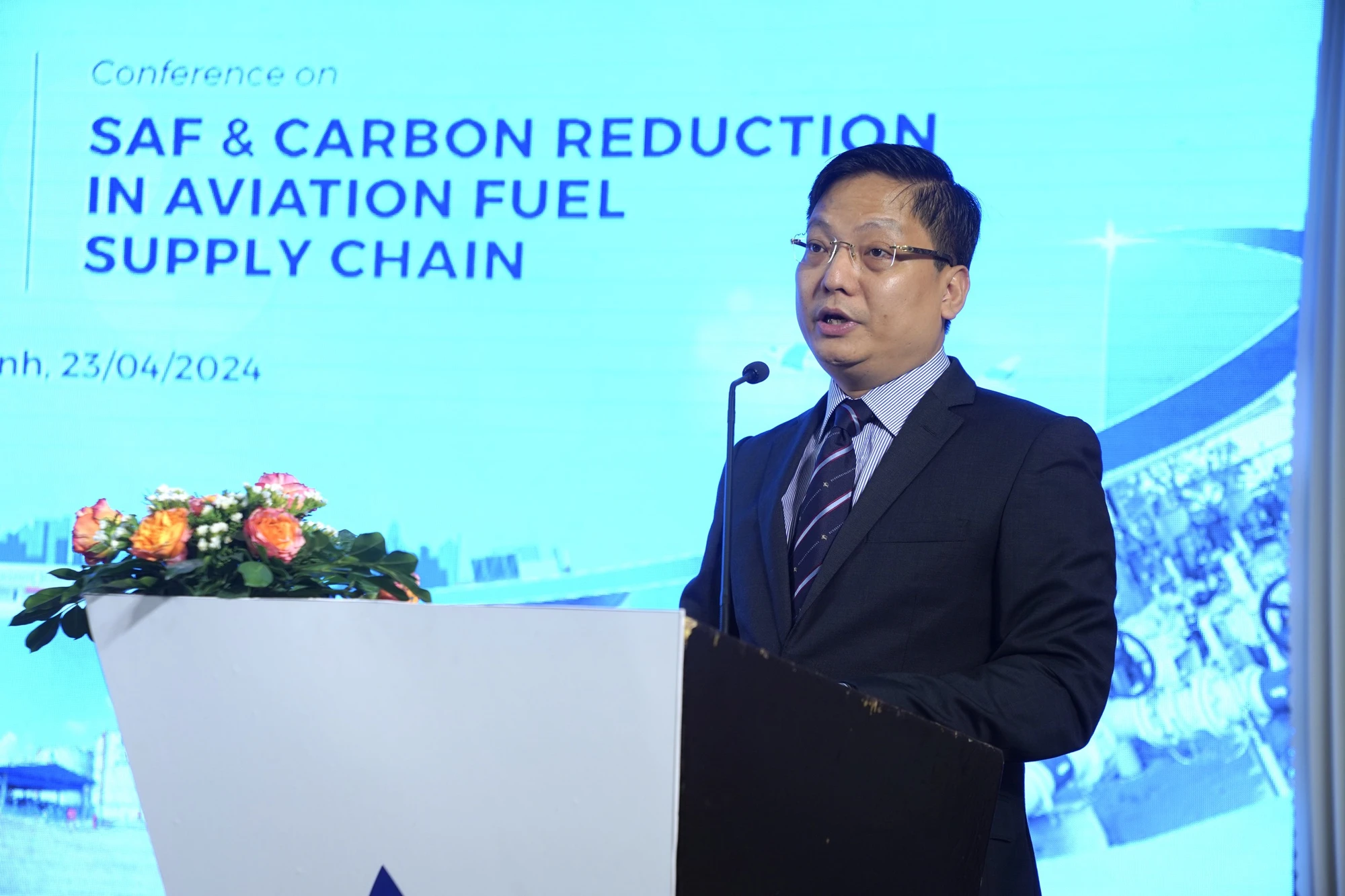 Ông Lương Thế Tùng, Tổng giám đốc Công ty TAPETCO phát biểu khai mạc hội thảo