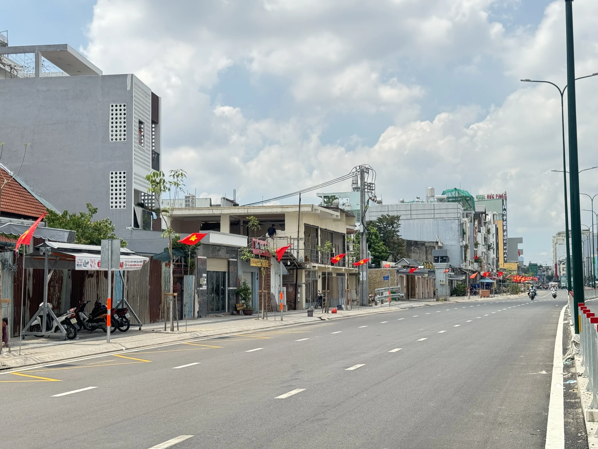 Công ty Điện lực Gò Vấp cho biết công tác ngầm hóa lưới điện đã được công ty triển khai đồng bộ, mang lại diện mạo khang trang cho cả tuyến phố.