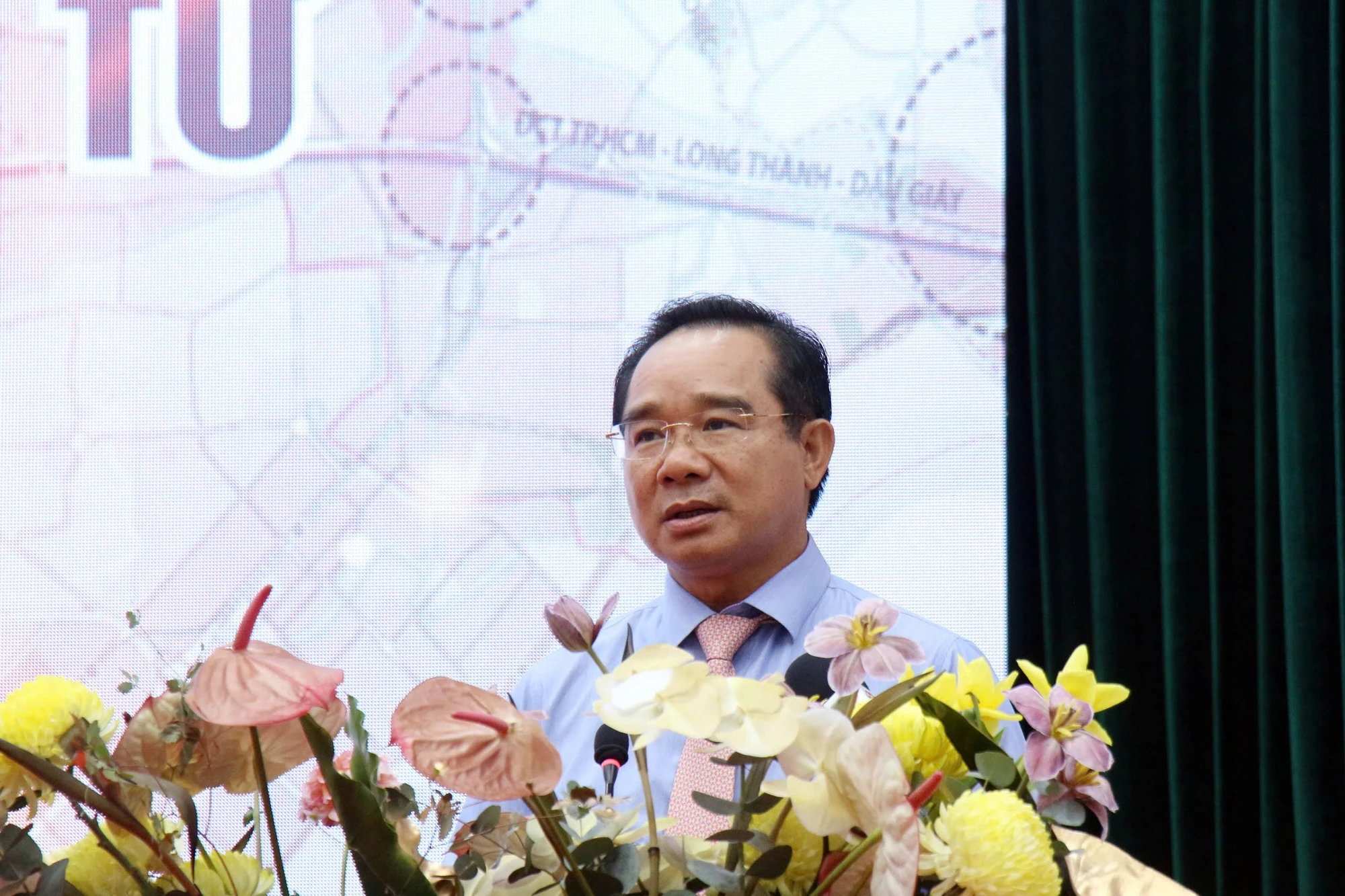 chu-tich-ubnd-tp.hcm.jpg