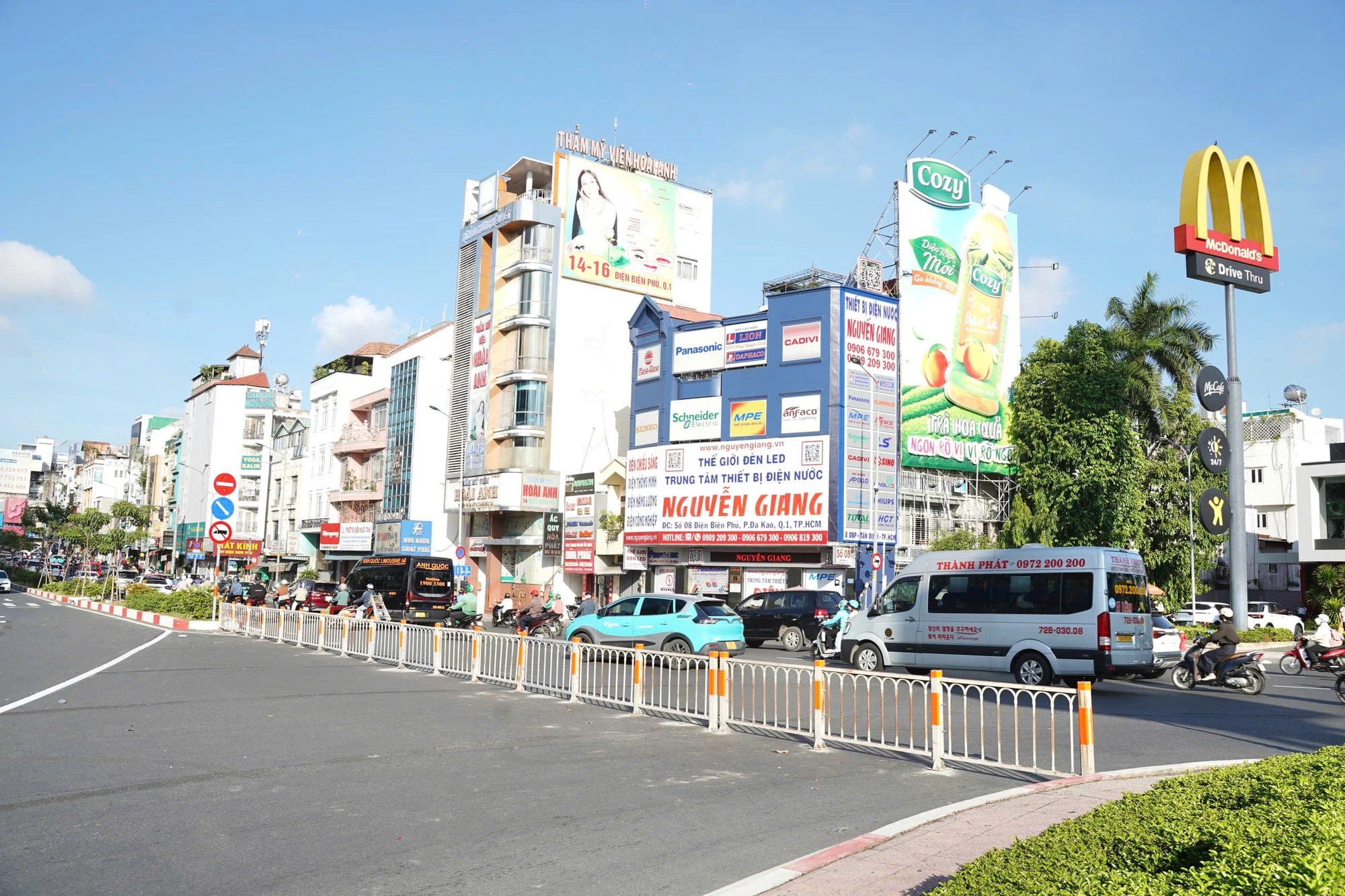2-vong-xoay-dien-bien-phu.jpg