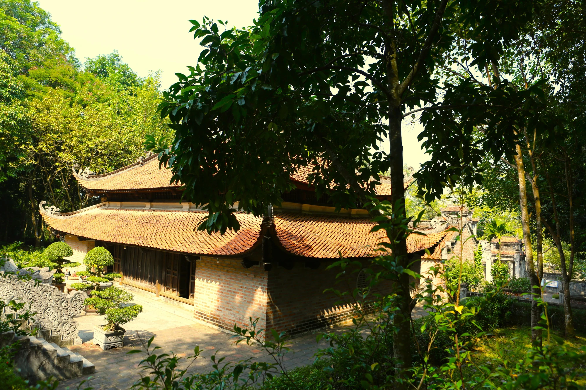 Hai là tôn vinh lòng yêu nước, ý chí quật cường của nữ anh hùng dân tộc Bà Triệu và các nghĩa quân trong lịch sử đấu tranh giải phóng dân tộc. Hai là tôn vinh lòng yêu nước, ý chí quật cường của nữ anh hùng dân tộc Bà Triệu và các nghĩa quân trong lịch sử đấu tranh giải phóng dân tộc.