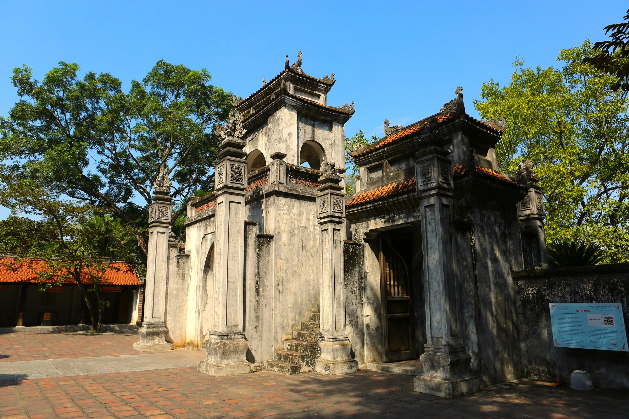 Ba là, xây dựng di tích trở thành điểm du lịch văn hóa - lịch sử, giáo dục truyền thống yêu nước cho các thế hệ, thúc đẩy phát triển du lịch kinh tế - xã hội của tỉnh Thanh Hóa. Ba là, xây dựng di tích trở thành điểm du lịch văn hóa - lịch sử, giáo dục truyền thống yêu nước cho các thế hệ, thúc đẩy phát triển du lịch kinh tế - xã hội của tỉnh Thanh Hóa.