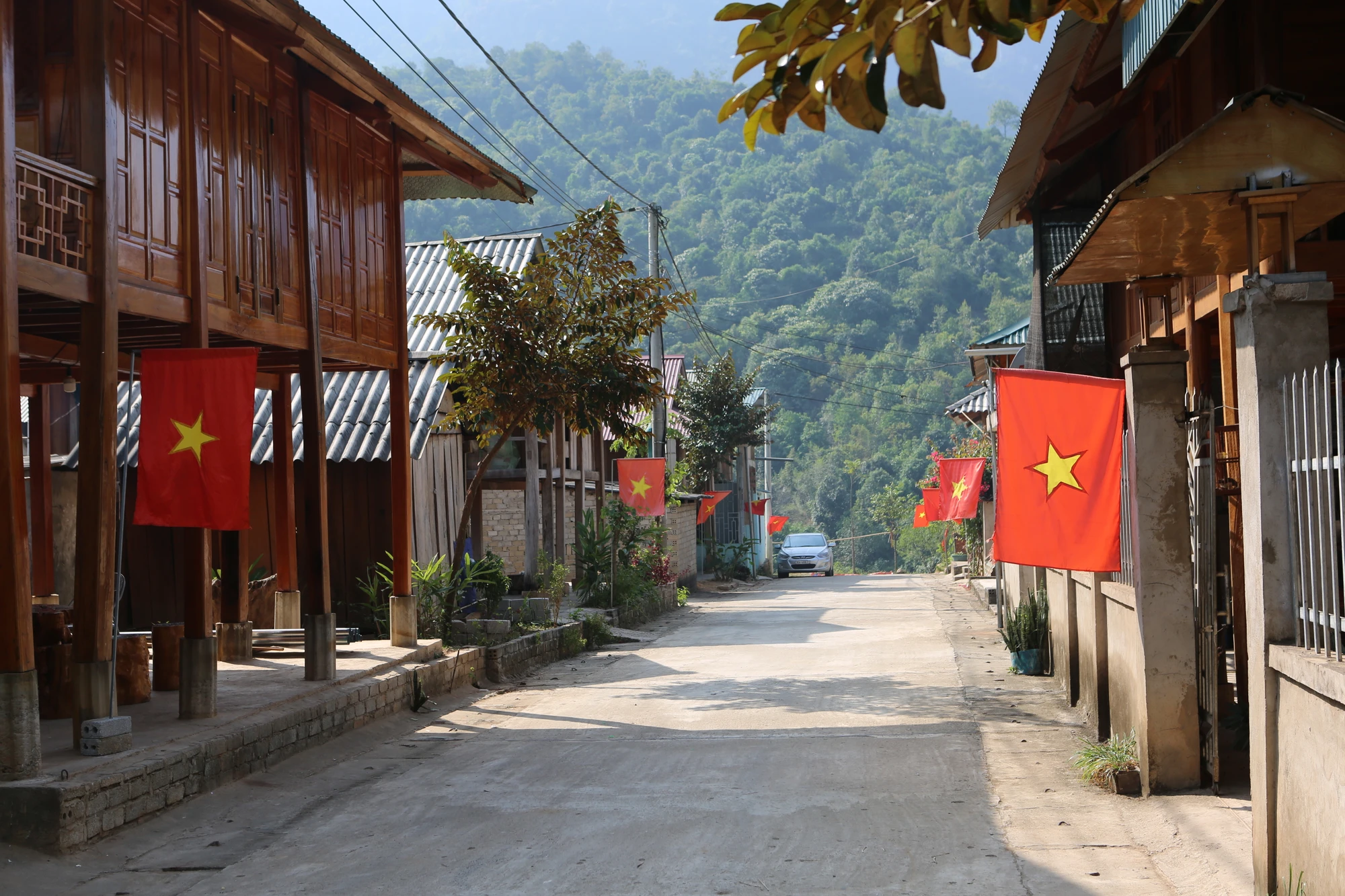 ban-lang-tam-chung-poọng.JPG