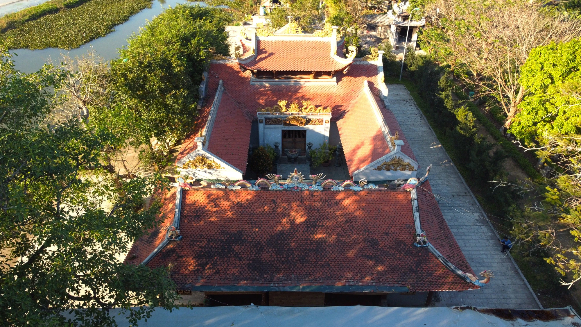 Những năm gần đây, đền thờ Đức Thánh Trần đã trở thành điểm đến của hàng ngàn du khách ở Thanh Hóa nói riêng và cả nước nói chung.