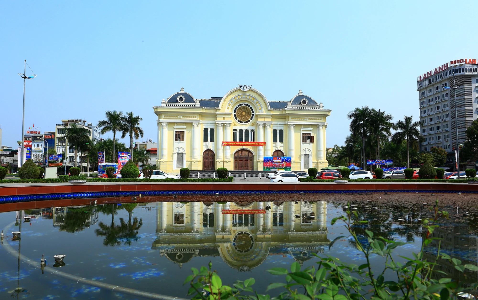 Khu vực đài phun nước, khu vực Nhà hát Quảng Trường Lam Sơn sẽ là phố đi bộ, điểm đến hấp dẫn cho du khách khi đến trải nghiệm không gian độc đáo của xứ Thanh. Ảnh: ĐẶNG TRUNG Khu vực đài phun nước, khu vực Nhà hát Quảng Trường Lam Sơn sẽ là phố đi bộ, điểm đến hấp dẫn cho du khách khi đến trải nghiệm không gian độc đáo của xứ Thanh. Ảnh: ĐẶNG TRUNG
