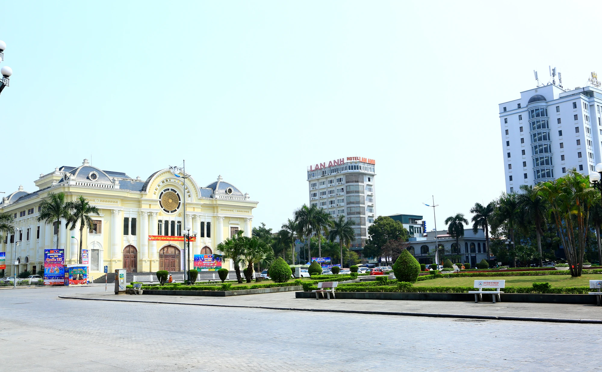 UBND TP Thanh Hóa cho biết, cơ quan này chỉ đạo các phòng, ban, đơn vị chức năng khẩn trương hoàn chỉnh phương án để báo cáo Thường trực Thành ủy trước ngày 20-3 để làm cơ sở để trình bày Thường trực Tỉnh ủy Thanh Hóa, Ban cán sự Đảng UBND tỉnh này xem xét, quyết định. Trong ảnh một góc Quảng Trường Lam Sơn. Ảnh: ĐẶNG TRUNG UBND TP Thanh Hóa cho biết, cơ quan này chỉ đạo các phòng, ban, đơn vị chức năng khẩn trương hoàn chỉnh phương án để báo cáo Thường trực Thành ủy trước ngày 20-3 để làm cơ sở để trình bày Thường trực Tỉnh ủy Thanh Hóa, Ban cán sự Đảng UBND tỉnh này xem xét, quyết định. Trong ảnh một góc Quảng Trường Lam Sơn. Ảnh: ĐẶNG TRUNG