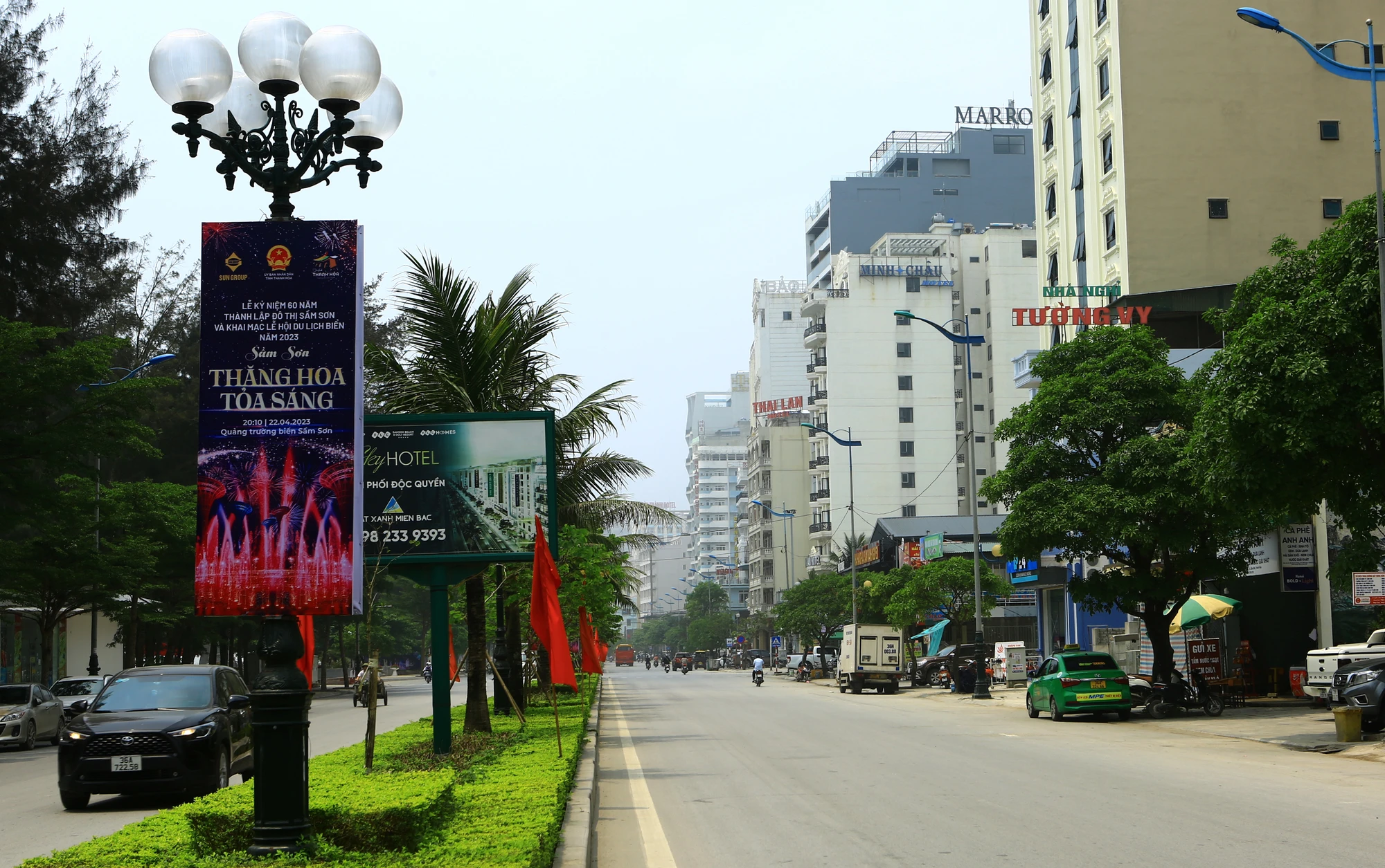 Những năm gần đây Sầm Sơn đã có những bước cải thiện đáng kể chất lượng dịch vụ, văn hóa giao tiếp, ứng xử, du lịch Sầm Sơn đã và đang tạo được sức hấp dẫn mới đối với du khách thập phương. Ảnh: ĐẶNG TRUNG Những năm gần đây Sầm Sơn đã có những bước cải thiện đáng kể chất lượng dịch vụ, văn hóa giao tiếp, ứng xử, du lịch Sầm Sơn đã và đang tạo được sức hấp dẫn mới đối với du khách thập phương. Ảnh: ĐẶNG TRUNG
