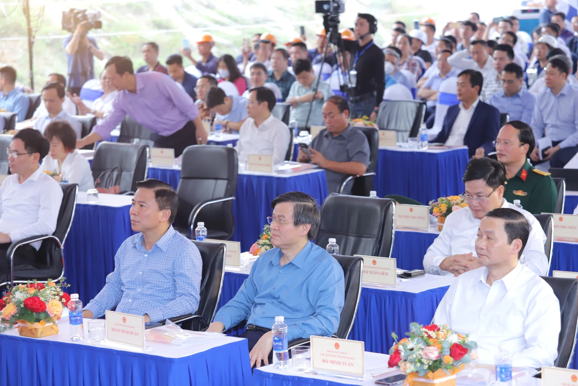 Lãnh đạo trung ương, địa phương dự lễ khánh thành và đưa vào khai thác cao tốc Mai Sơn - Quốc lộ 45. Lãnh đạo trung ương, địa phương dự lễ khánh thành và đưa vào khai thác cao tốc Mai Sơn - Quốc lộ 45.