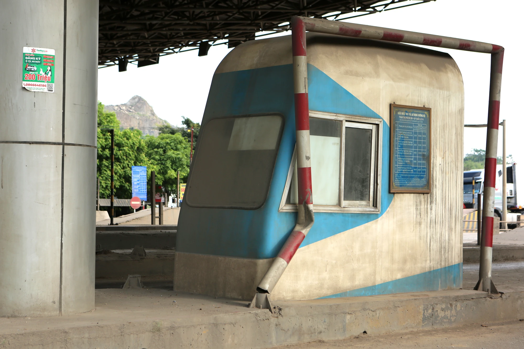 Tram-thu-phi-quoc-lo-1a-bỏ-hoang14.JPG